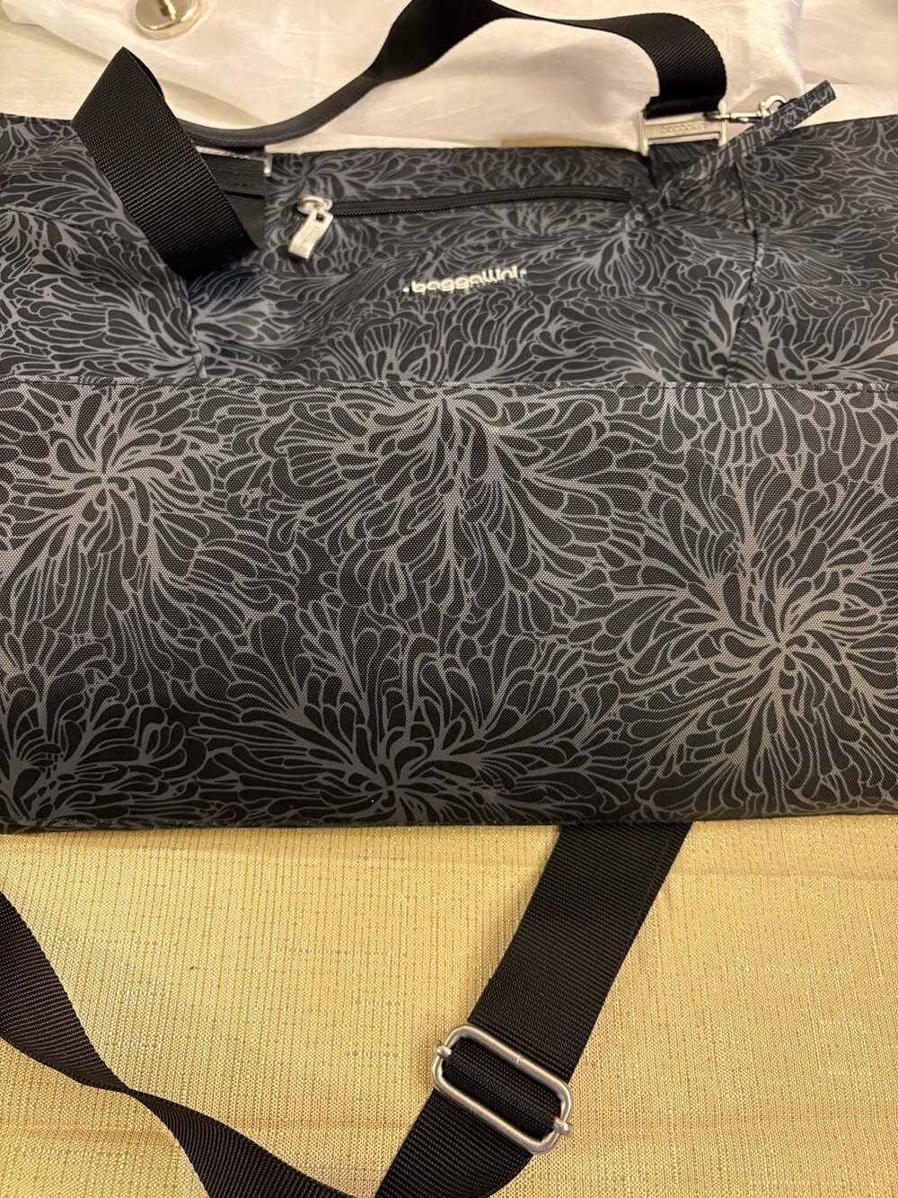 Baggallini Any Day Tote Bag Black Floral Print Large Travel Crossbody - Picture 8 of 8